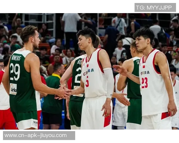 梦十队对决立陶宛篮球强队展现实力与激情的精彩之战 梦十队对决立陶宛篮球强队展现实力与激情的精彩之战